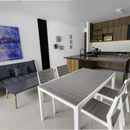 Angelina 28 Beachfront And Family Apartments - Modern And Relaxing Long Stays - 20 Min From Cancun Airport بويرتو موريلوس المظهر الخارجي الصورة