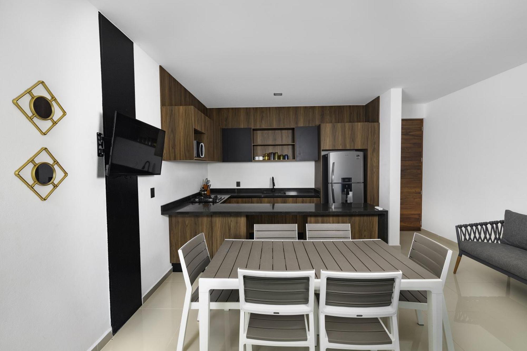 Angelina 28 Beachfront And Family Apartments - Modern And Relaxing Long Stays - 20 Min From Cancun Airport بويرتو موريلوس المظهر الخارجي الصورة
