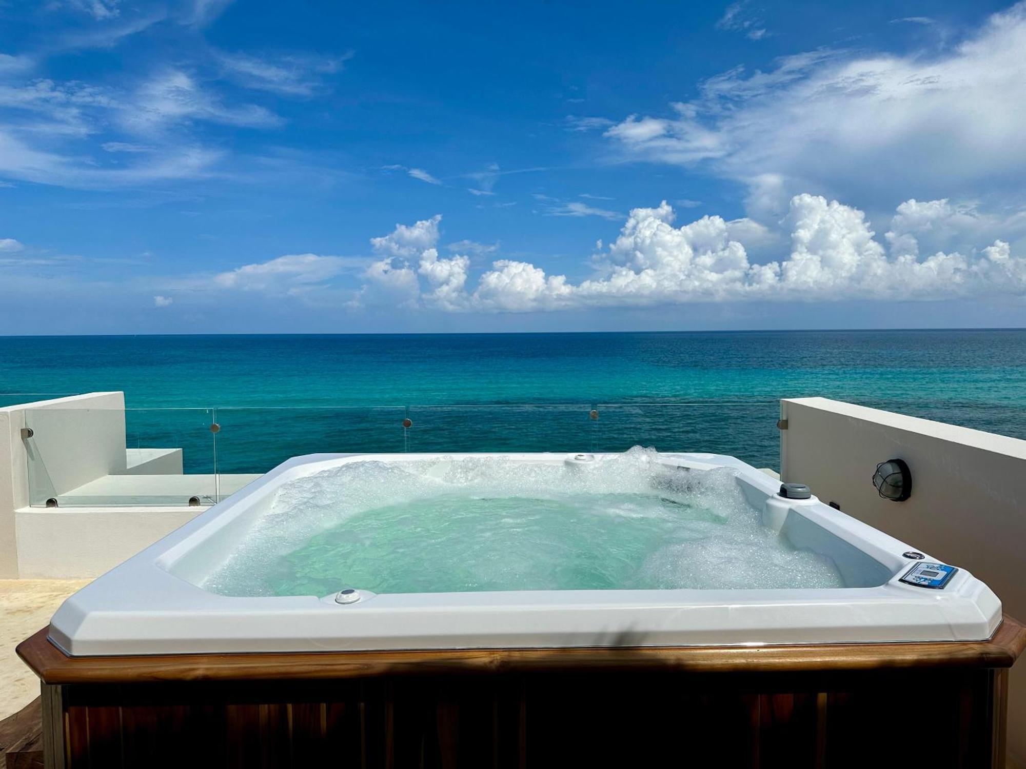 Angelina 28 Beachfront And Family Apartments - Modern And Relaxing Long Stays - 20 Min From Cancun Airport بويرتو موريلوس المظهر الخارجي الصورة